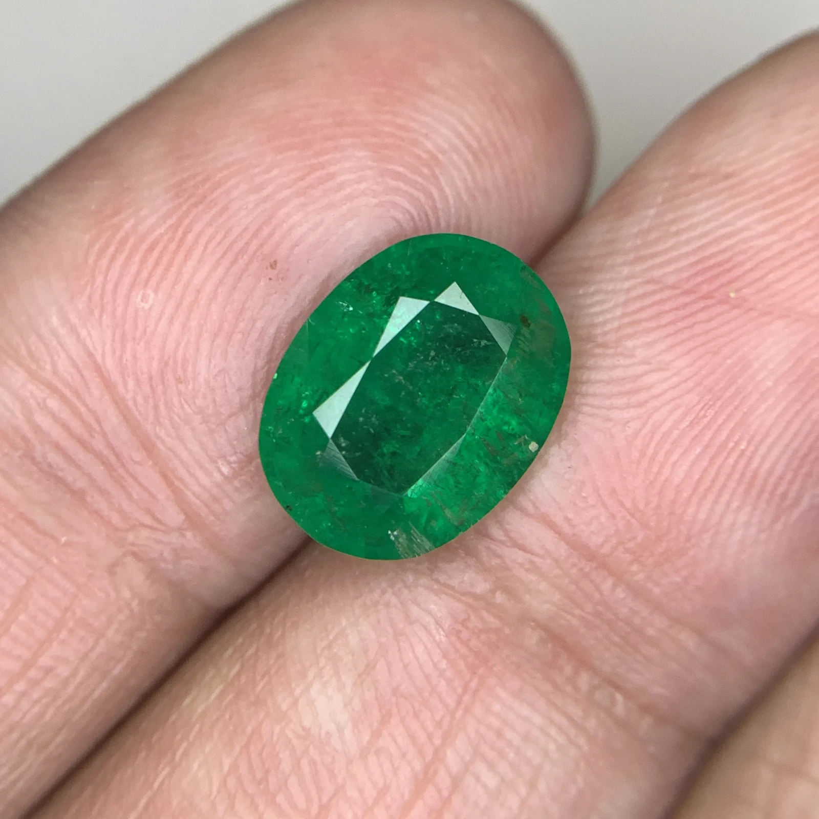 Natural 4.70 Carat Vivid Green Emerald Zambia Faceted Loose Gemstone — view 9